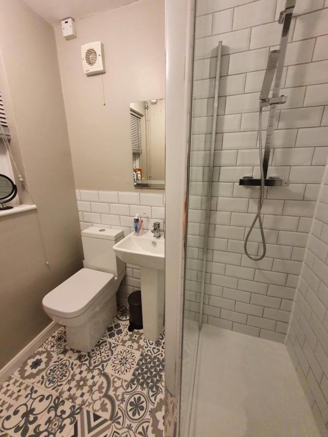 Luxurious 3 Bedroom House With Permit Parking Норвич Экстерьер фото